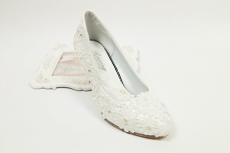 Model 2321 Daisy Lace & Crystals Bridal Wedges