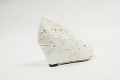 Model 2321 Daisy Lace & Crystals Bridal Wedges