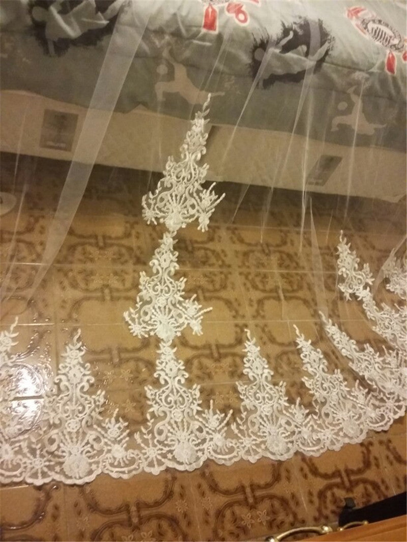 The Moira – Antique Lace Trimmed Cathedral Bridal Veil