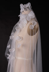 3D Soft Petal Bridal Veil Fingertip Length